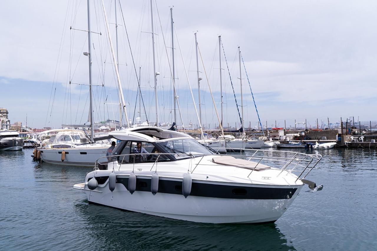 Botel Greros Yacht By Clapa H.&g Group *